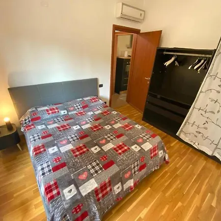 Conte Rosso House Con Terrazza In Coorte Tranquilla A Due Passi Da Stazione E Metropolitana Lambrate *