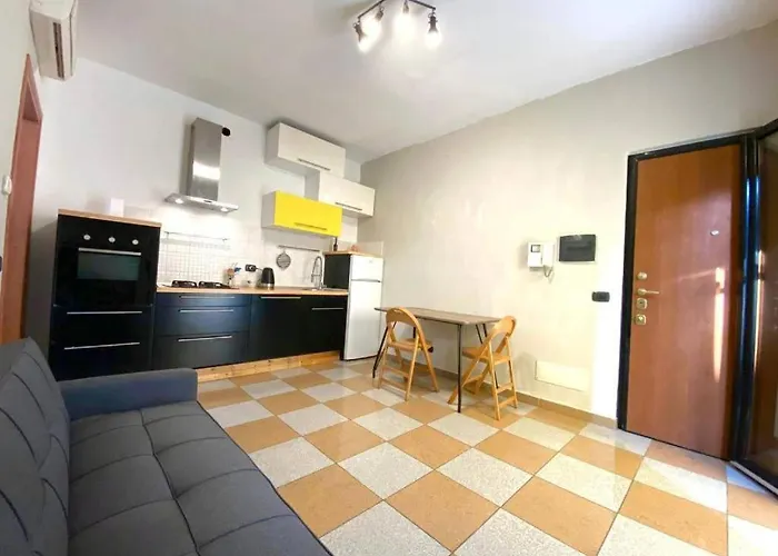 Appartamento Conte Rosso House Con Terrazza In Coorte Tranquilla A Due Passi Da Stazione E Metropolitana Lambrate