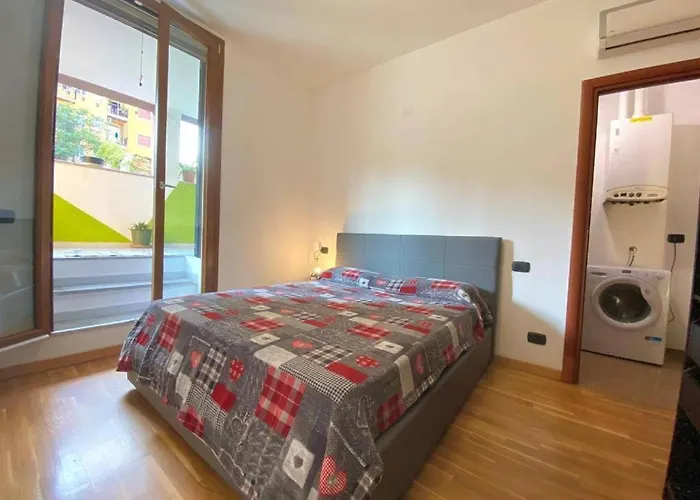 Conte Rosso House Con Terrazza In Coorte Tranquilla A Due Passi Da Stazione E Metropolitana Lambrate Appartamento