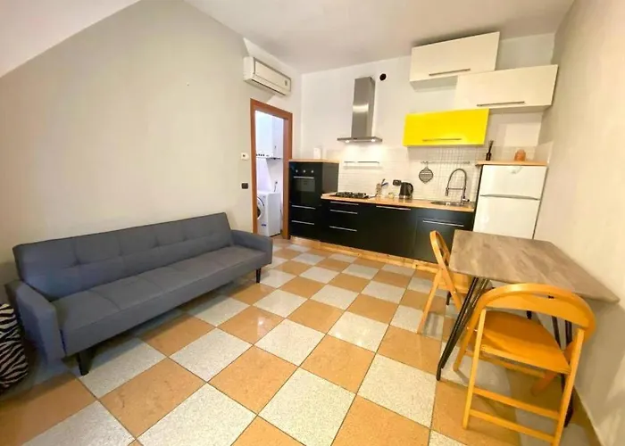 Conte Rosso House Con Terrazza In Coorte Tranquilla A Due Passi Da Stazione E Metropolitana Lambrate Milano