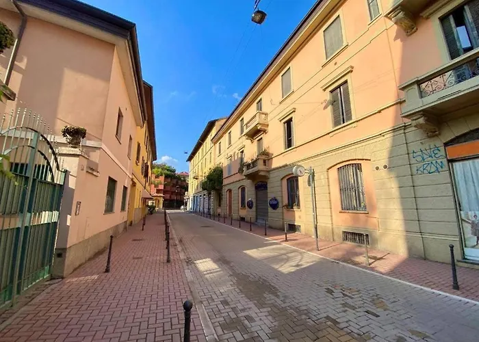 Conte Rosso House Con Terrazza In Coorte Tranquilla A Due Passi Da Stazione E Metropolitana Lambrate