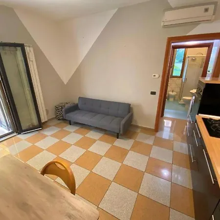 Conte Rosso House Con Terrazza In Coorte Tranquilla A Due Passi Da Stazione E Metropolitana Lambrate